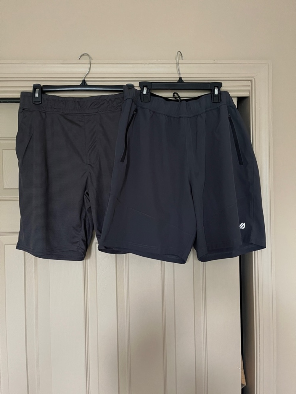 Mens 2 pair athletic shorts sz L